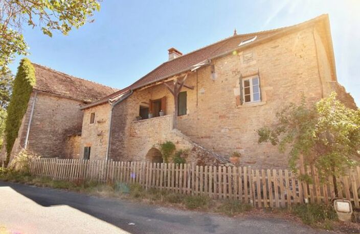 BELLE MAISON EN PIERRE RENOVEE AVEC DEPENDANCES — photo 2