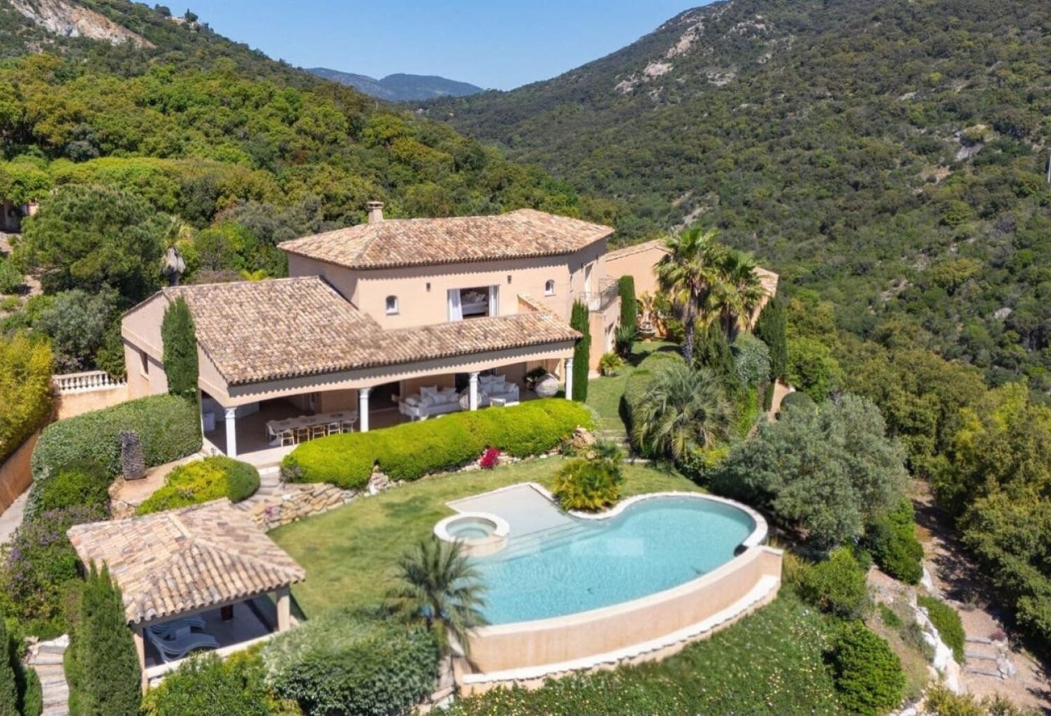 Superve villa dans les hauts de Grimaud dans un environnement sécurisé — photo 1