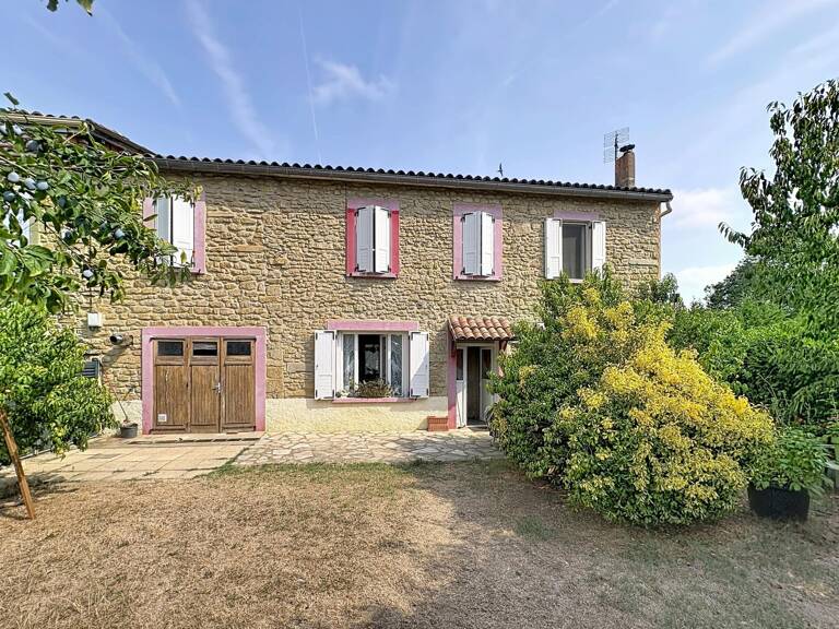 Maison en pierre rénovée avec grand terrain — photo 1