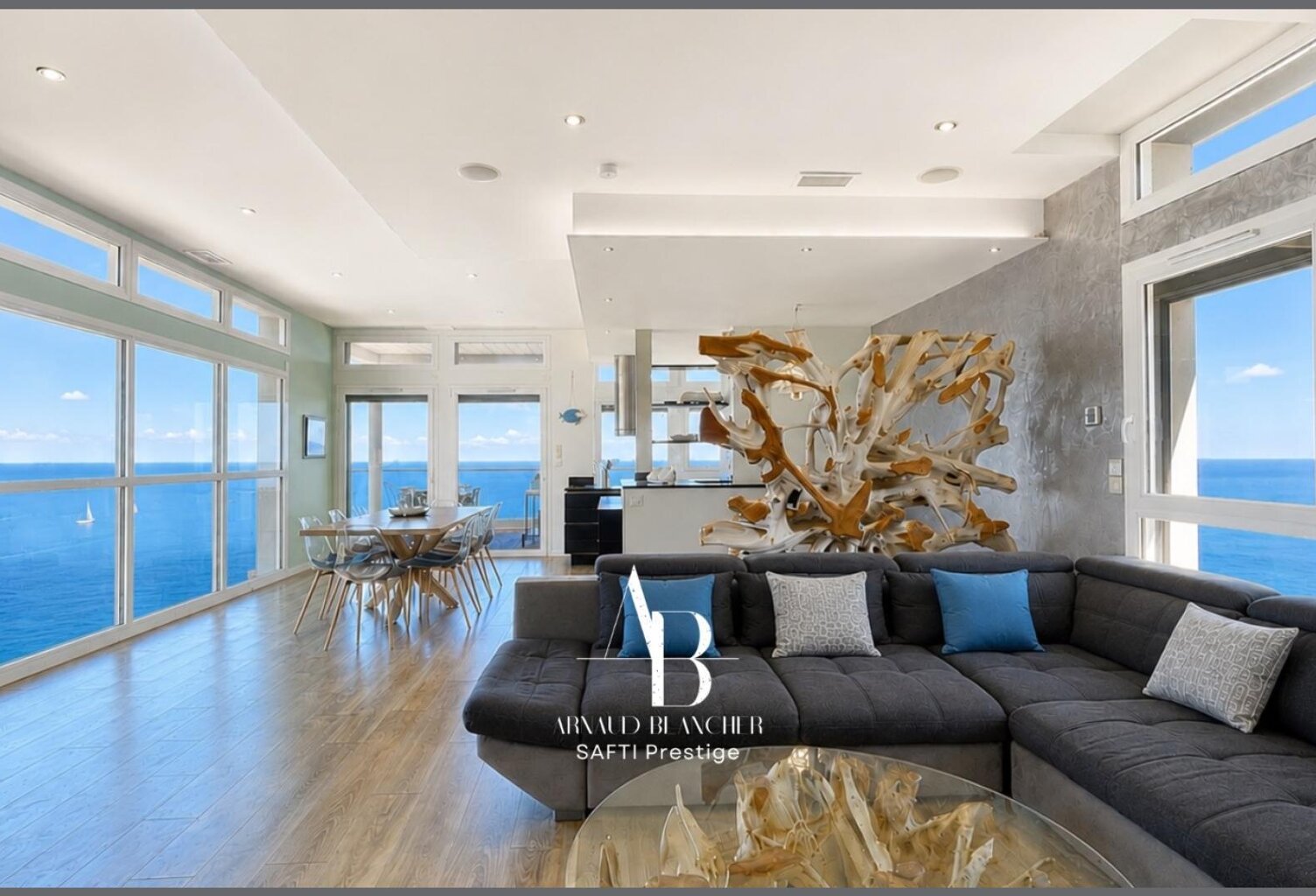 Villa d'architecte avec piscine intérieure chauffée  Vue panoramique exceptionnelle sur la Méditerranée — photo 1