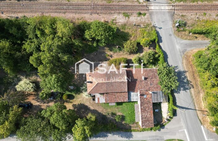 Ensemble immobilier avec deux maisons et terrain — photo 3