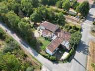 Ensemble immobilier avec deux maisons et terrain — photo 4
