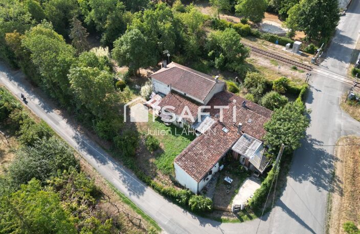 Ensemble immobilier avec deux maisons et terrain — photo 4