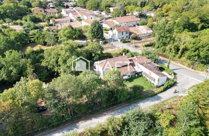 Ensemble immobilier avec deux maisons et terrain — photo 5