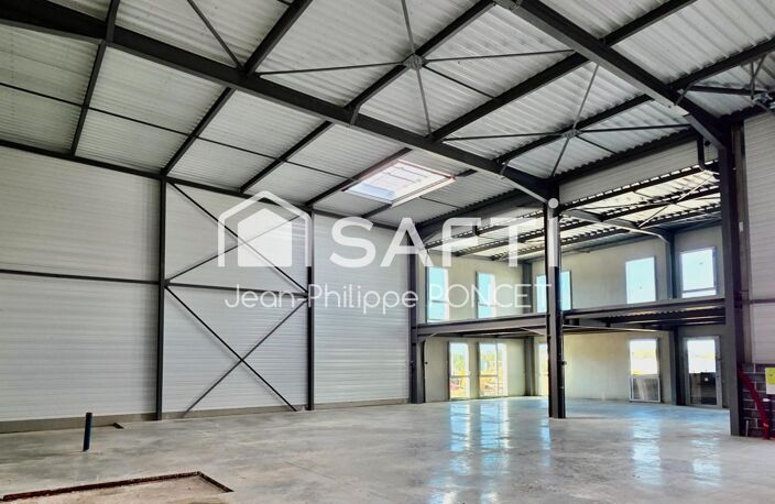 Location bâtiment avec bureaux et entrepôt — photo 3