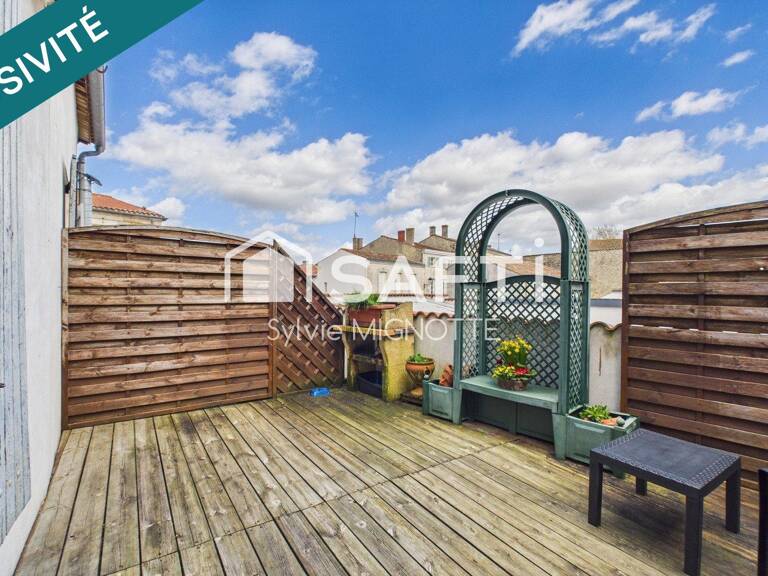 Immeuble : investissement locatif à Surgères — photo 1