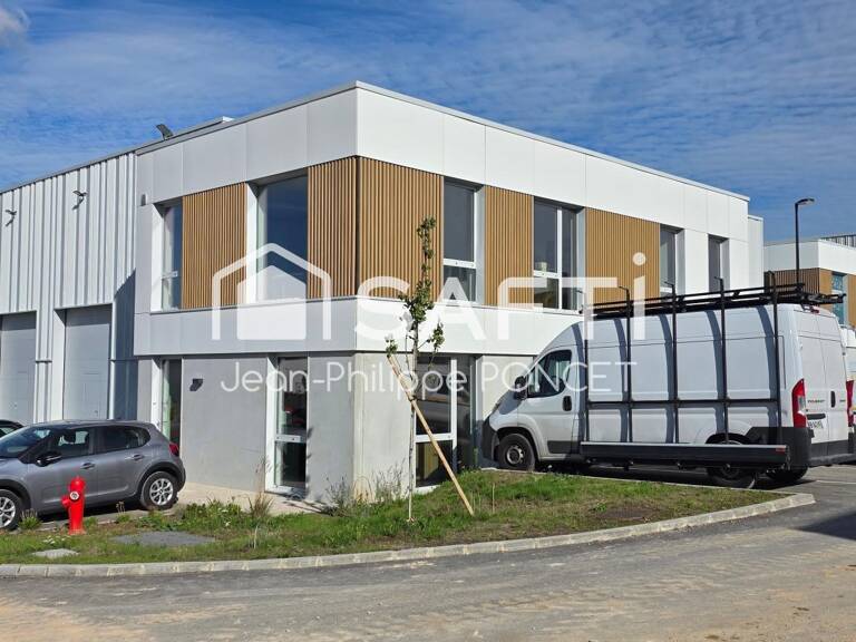 Bâtiment avec bureaux et entrepôt — photo 1
