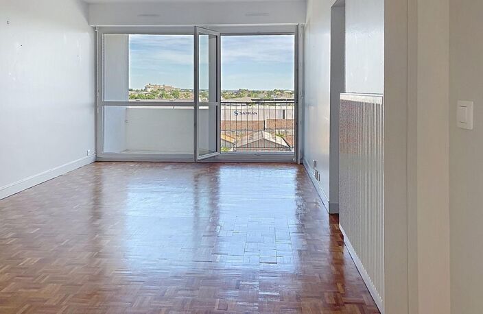 APPARTEMENT COGNAC GARAGE FERME, PLACE DE PARKING, CAVE A PROXIMITE DU CENTRE VILLE — photo 3