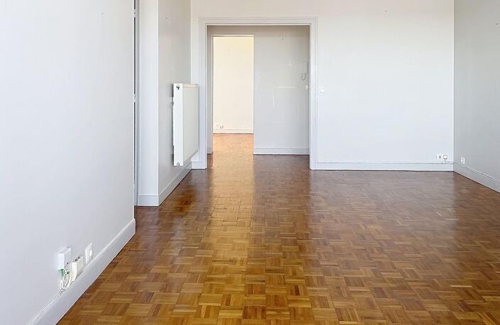APPARTEMENT COGNAC GARAGE FERME, PLACE DE PARKING, CAVE A PROXIMITE DU CENTRE VILLE — photo 4