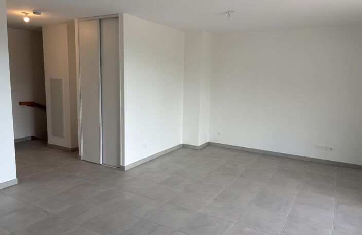 L’ARBRESLE — MAGNIFIQUE T5 EN DUPLEX  AVEC TERRASSE PLEIN SUD  — photo 3