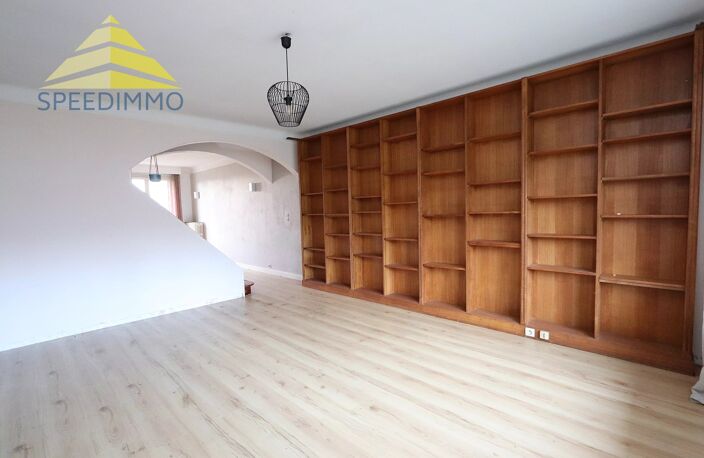 Vente maison 6 pièces 194 m² Mandres-les-Roses (94520) — photo 2