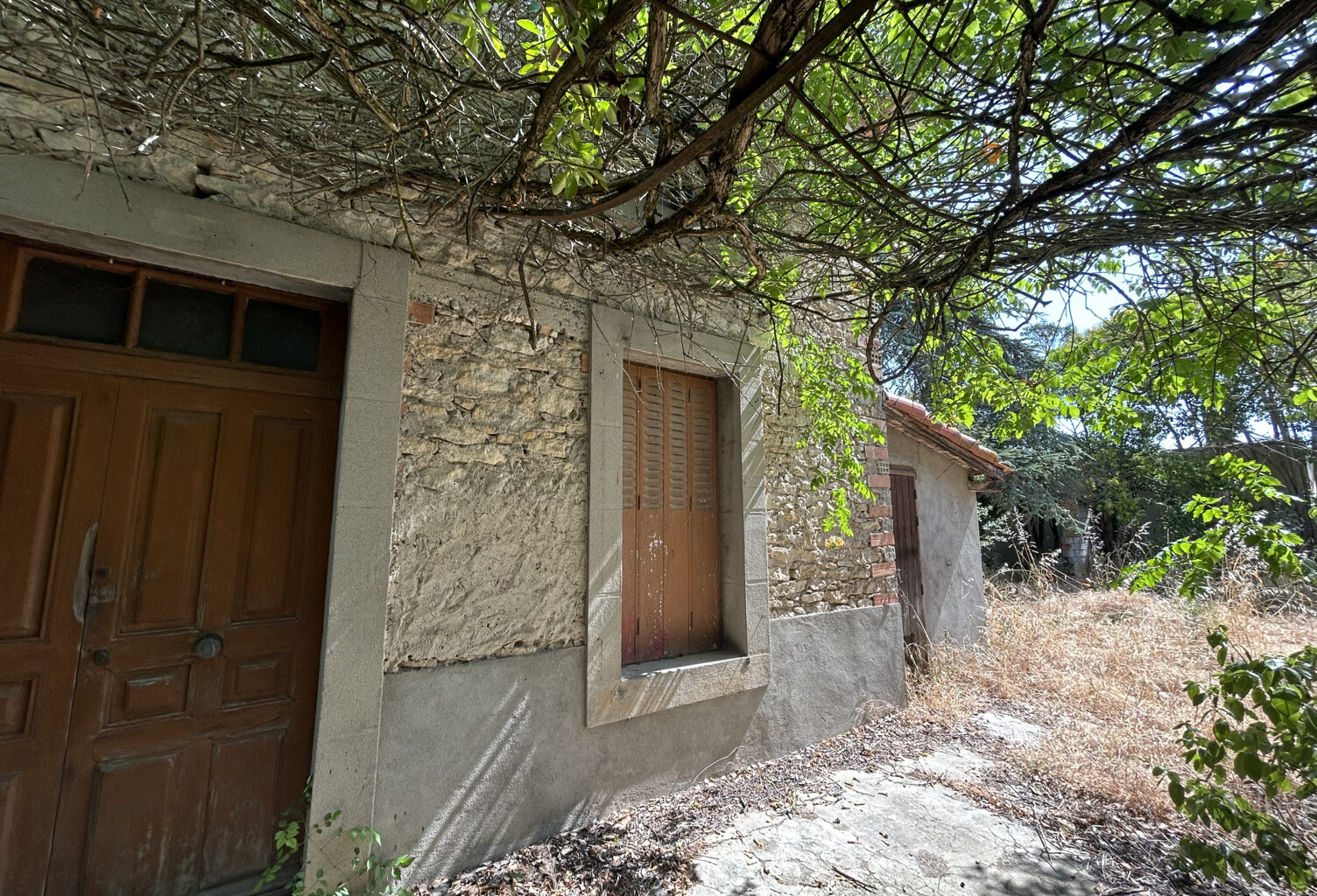 À Bram (11), maison en pierres apparentes à aménager sur un — photo 1