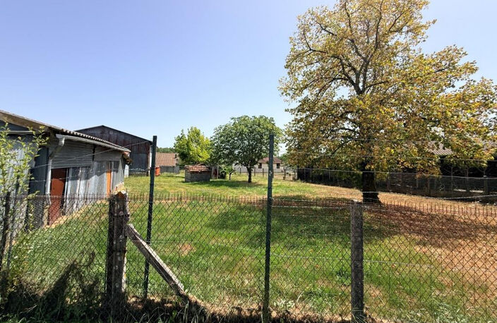 ST YZAN DE SOUDIAC TERRAIN 930 M2 — photo 2
