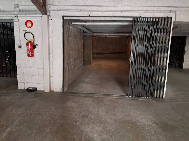 Garage — photo 1