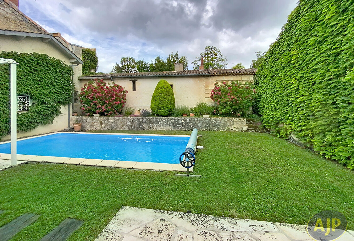 Blanquefort, Maison en pierres de taille 5 pièces 141 m2 — photo 1