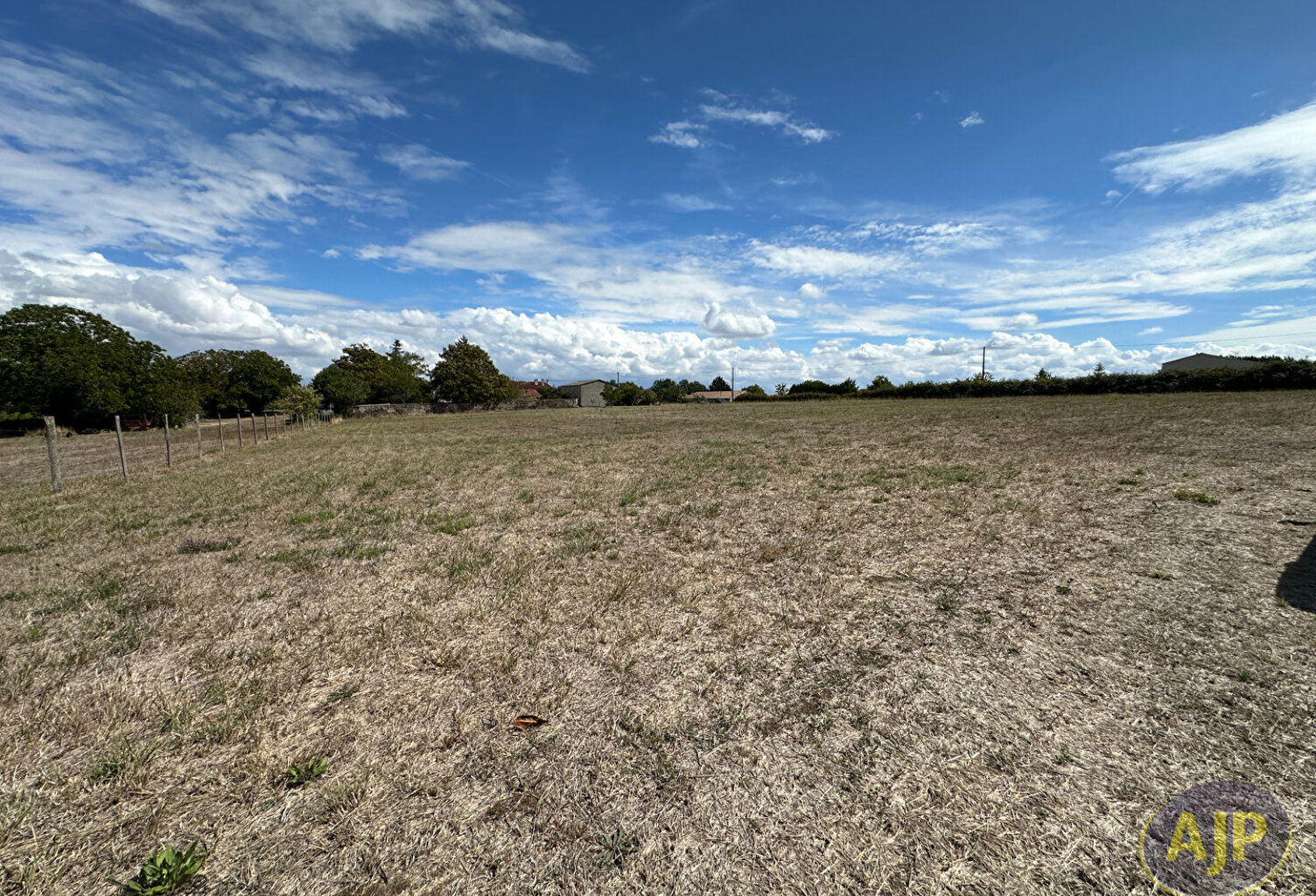 Terrain Belluire 3840 m2 — photo 1