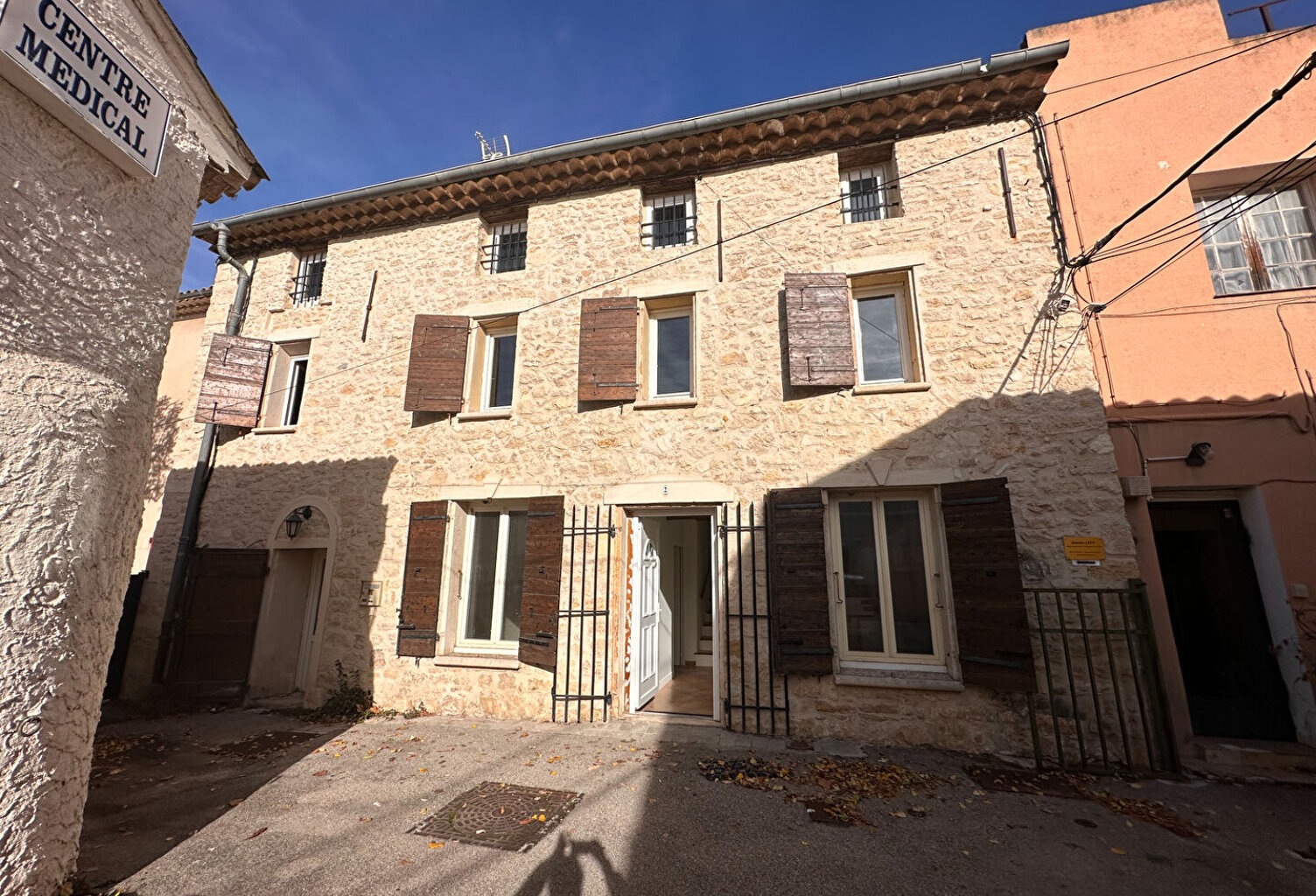 Location Puyricard centre LC Gestion vous propose un appartement meublé de type 3 de 50m² plein sud, calme. — photo 1