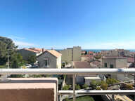 A LOUER - T3 MEUBLE EN PLEIN COEUR DU CENTRE VILLE SAUSSET-LES-PINS VUE MER, 2 TERRASSES, 1 GARAGE, — photo 2