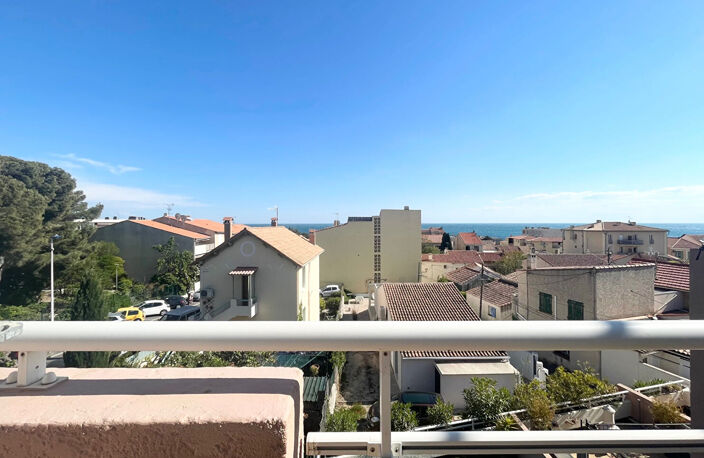A LOUER - T3 MEUBLE EN PLEIN COEUR DU CENTRE VILLE SAUSSET-LES-PINS VUE MER, 2 TERRASSES, 1 GARAGE, — photo 2