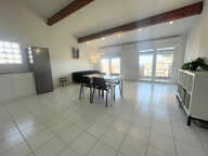 A LOUER - T3 MEUBLE EN PLEIN COEUR DU CENTRE VILLE SAUSSET-LES-PINS VUE MER, 2 TERRASSES, 1 GARAGE, — photo 3