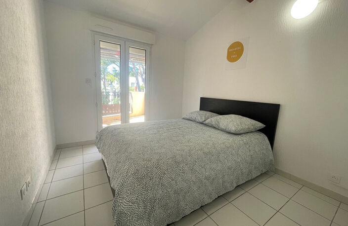 A LOUER - T3 MEUBLE EN PLEIN COEUR DU CENTRE VILLE SAUSSET-LES-PINS VUE MER, 2 TERRASSES, 1 GARAGE, — photo 5