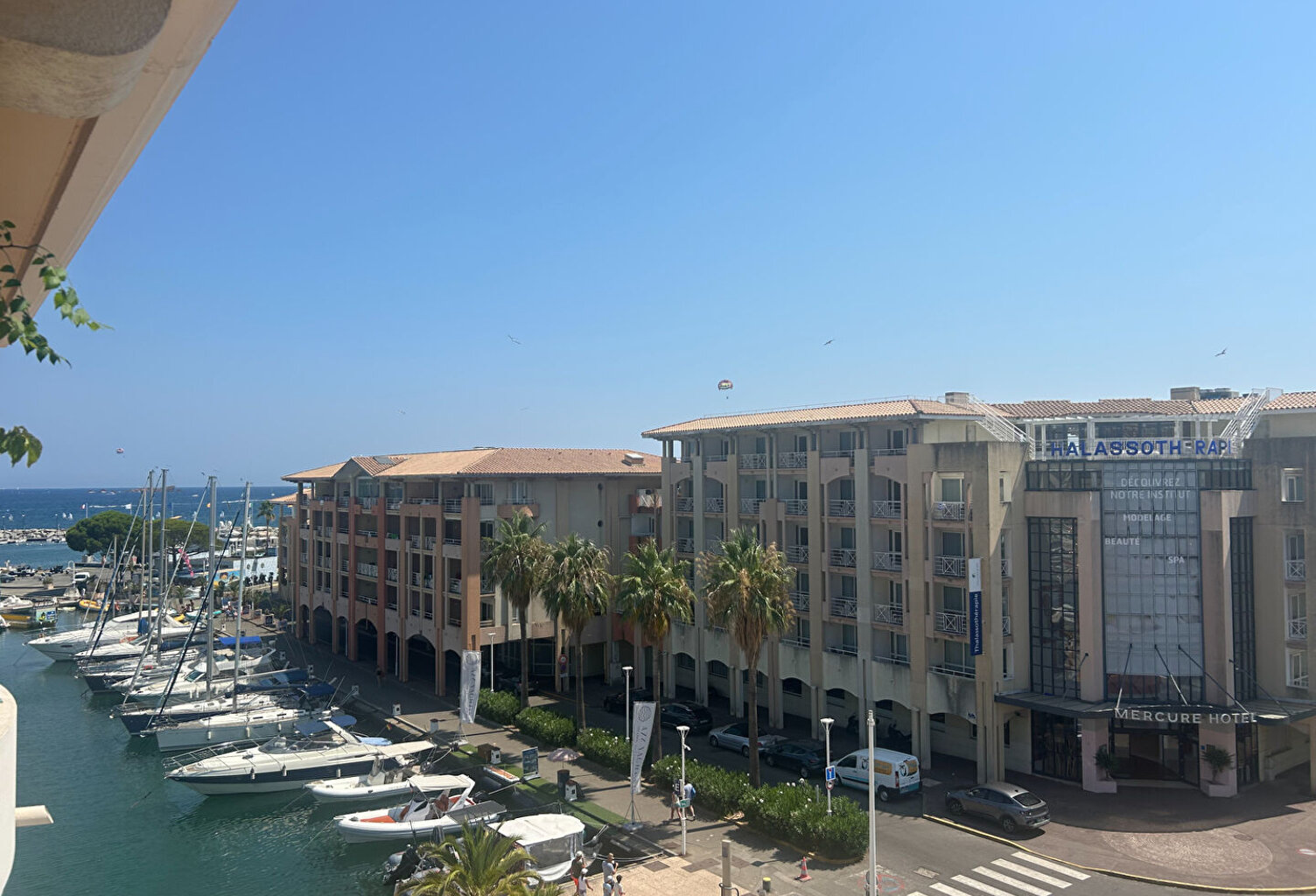 Port-fréjus en dernier étage, beau T2  avec place de parking, cave, piscine — photo 1