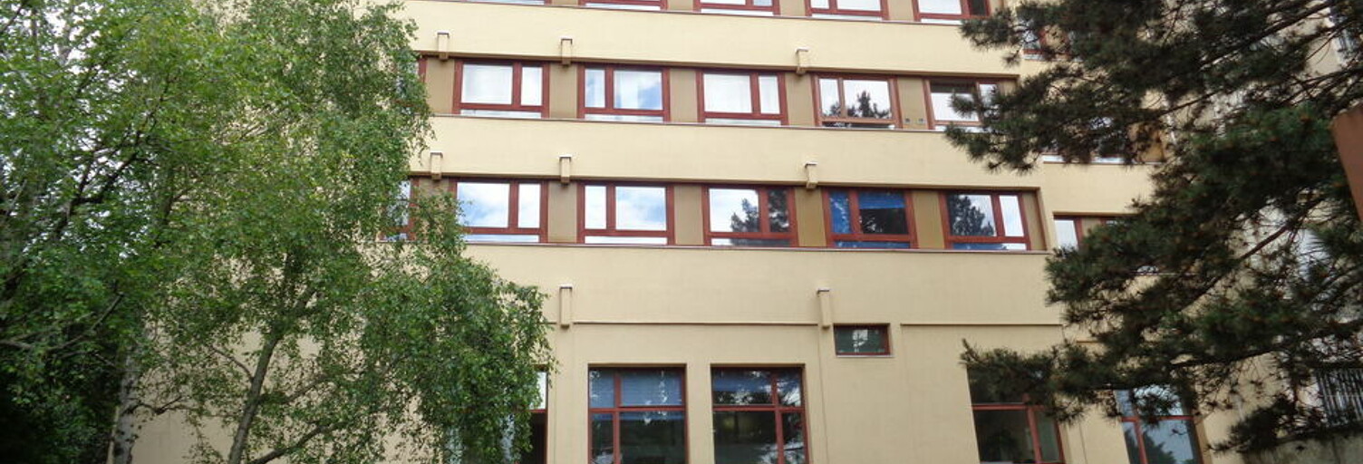 Bureau  236 m² à louer à Bron (69500)