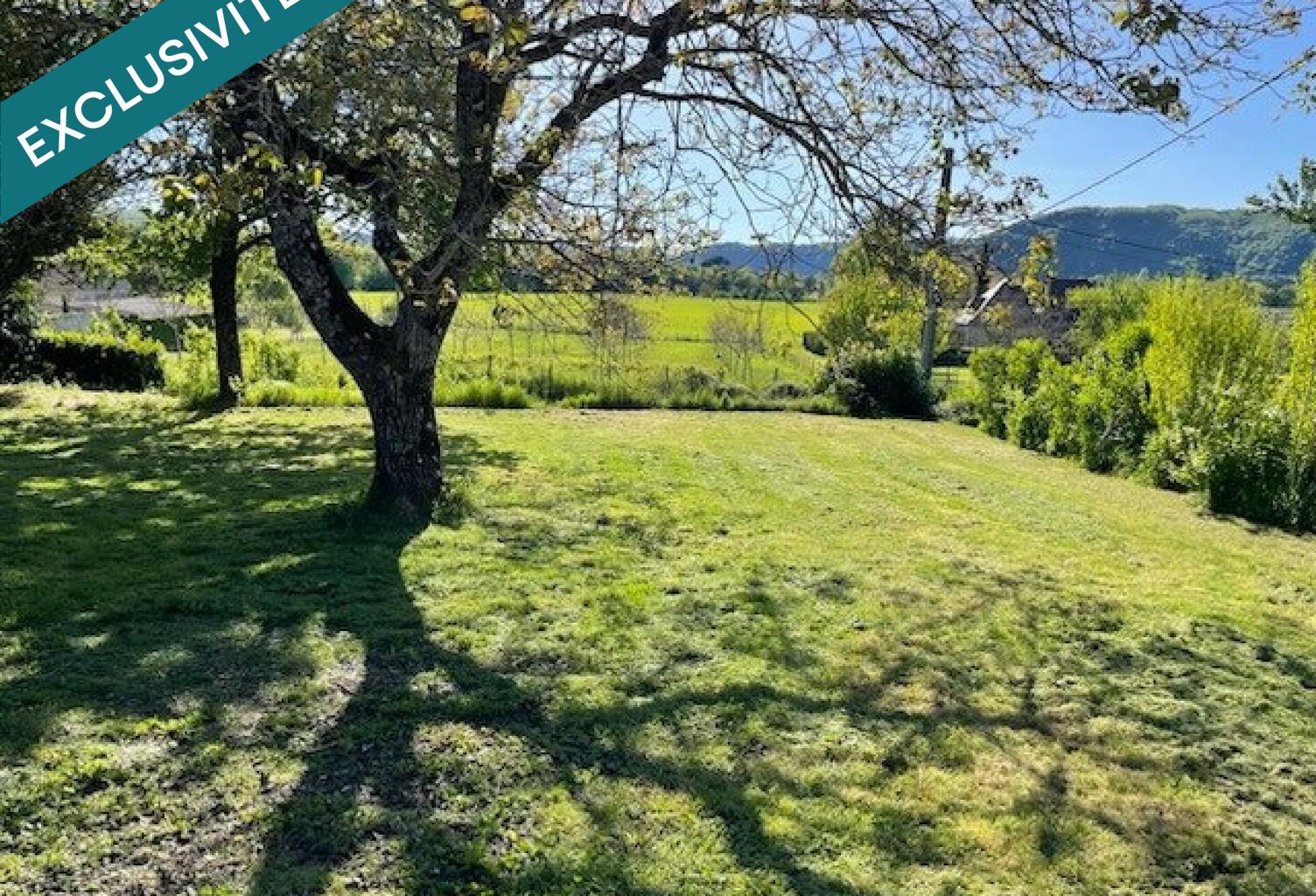 Terrain constructible plat avec vue dégagée — photo 1
