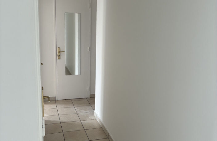 EXCLUSIVITÉ   VILLEURBANNE / COURS ÉMILE-ZOLA   MÉTRO GRATTE — photo 3