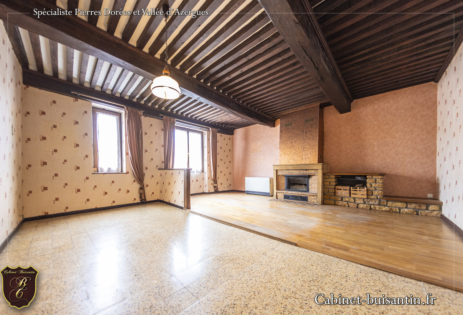Charme et volumes en centre village — photo 1