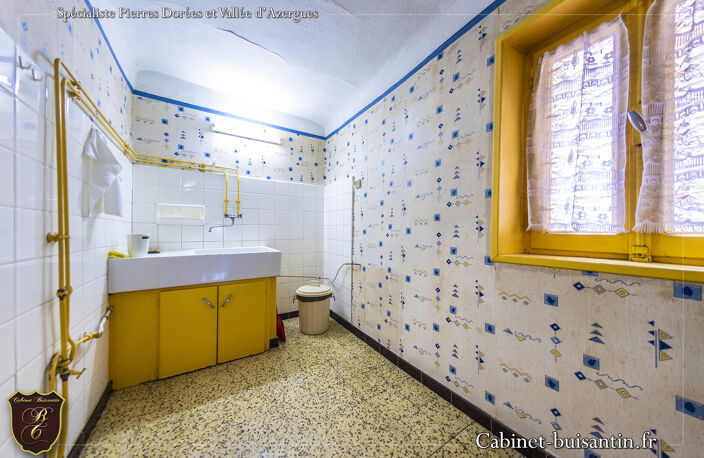 Charme et volumes en centre village — photo 4