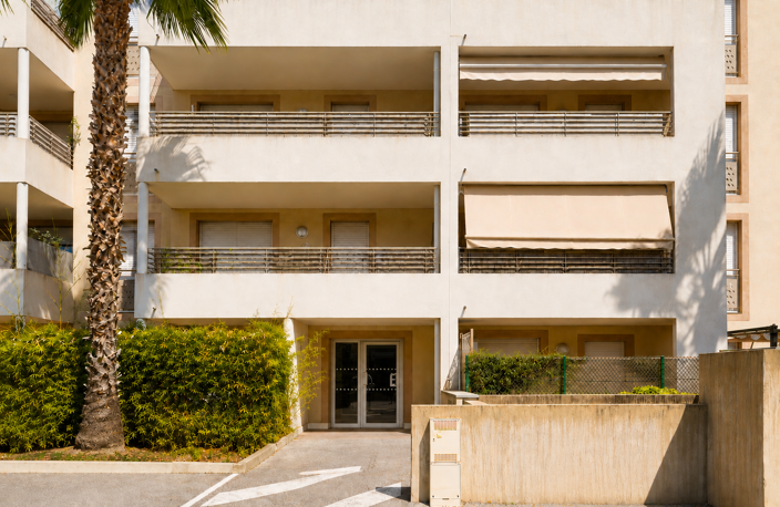 Solliès Pont - Appartement T3- ASCENSEUR - Parking — photo 2