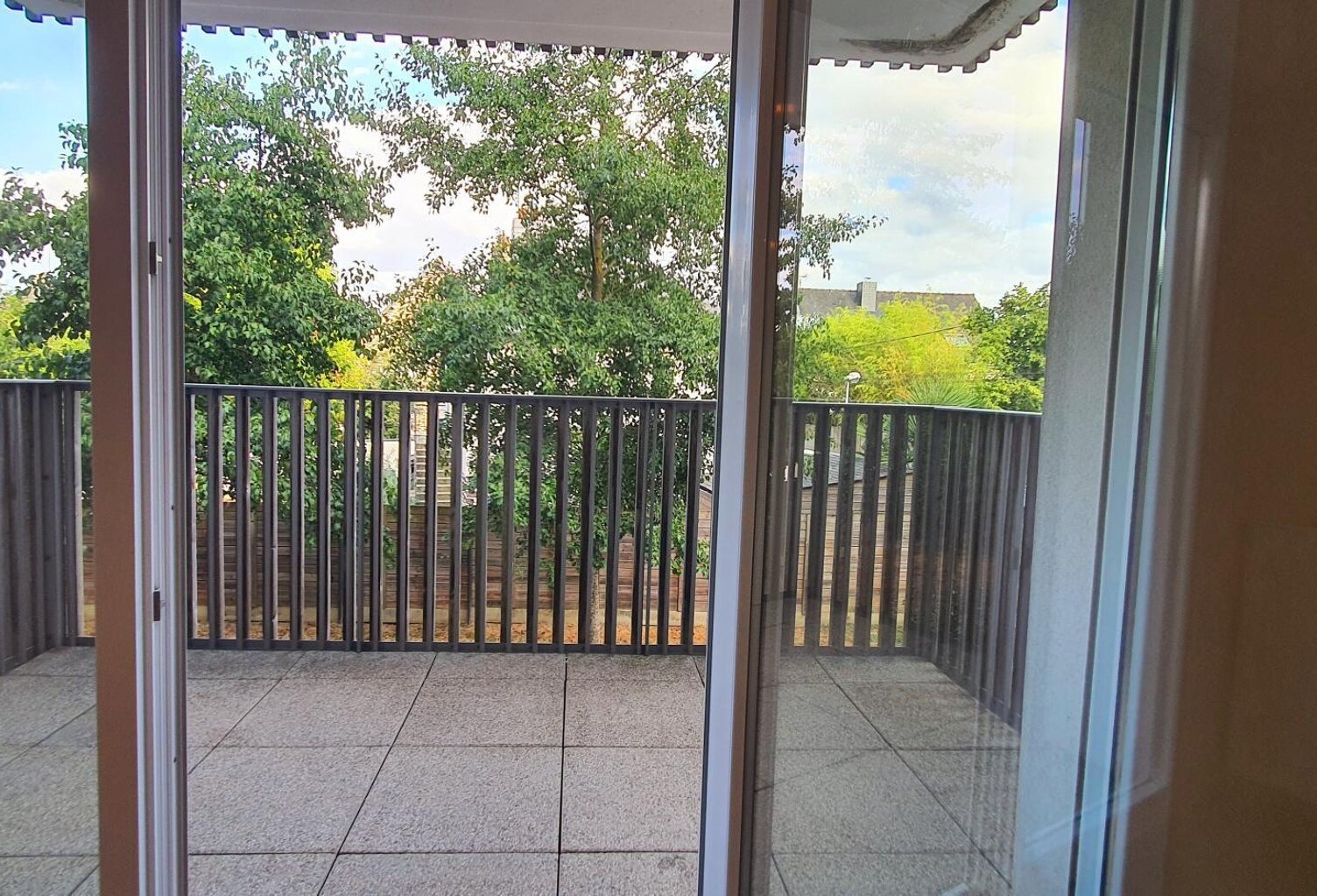 APPARTEMENT AVEC BALCON , JOLIE VUE , ENVIRONNEMENT AGREABLE — photo 1