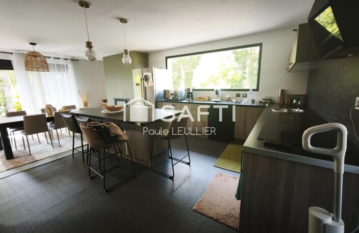 Maison atypique pleine de charme avec jardin clos sans vis-à-vis, à deux pas des écoles et commerces de La Saussay. — photo 3