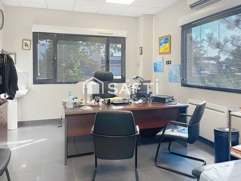 Immeuble professionnel et bureaux st-quentin — photo 1