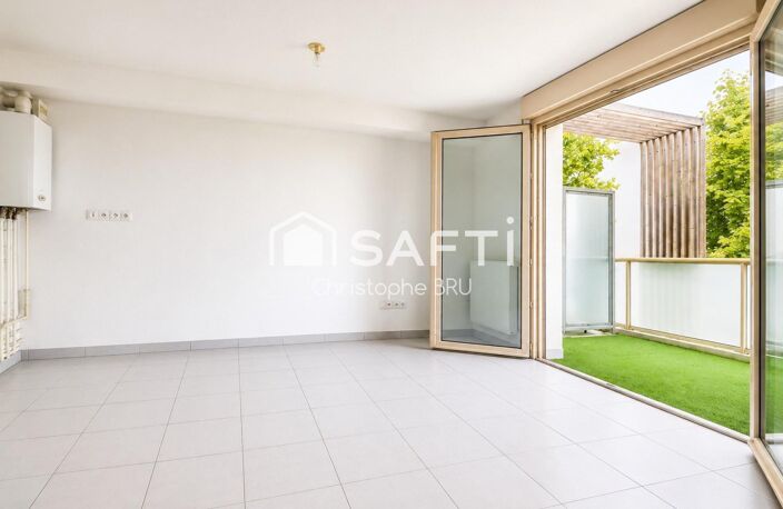 DERNIER ÉTAGE AVEC TERRASSE, ASCENSEUR ET 2 PARKINGS — photo 2
