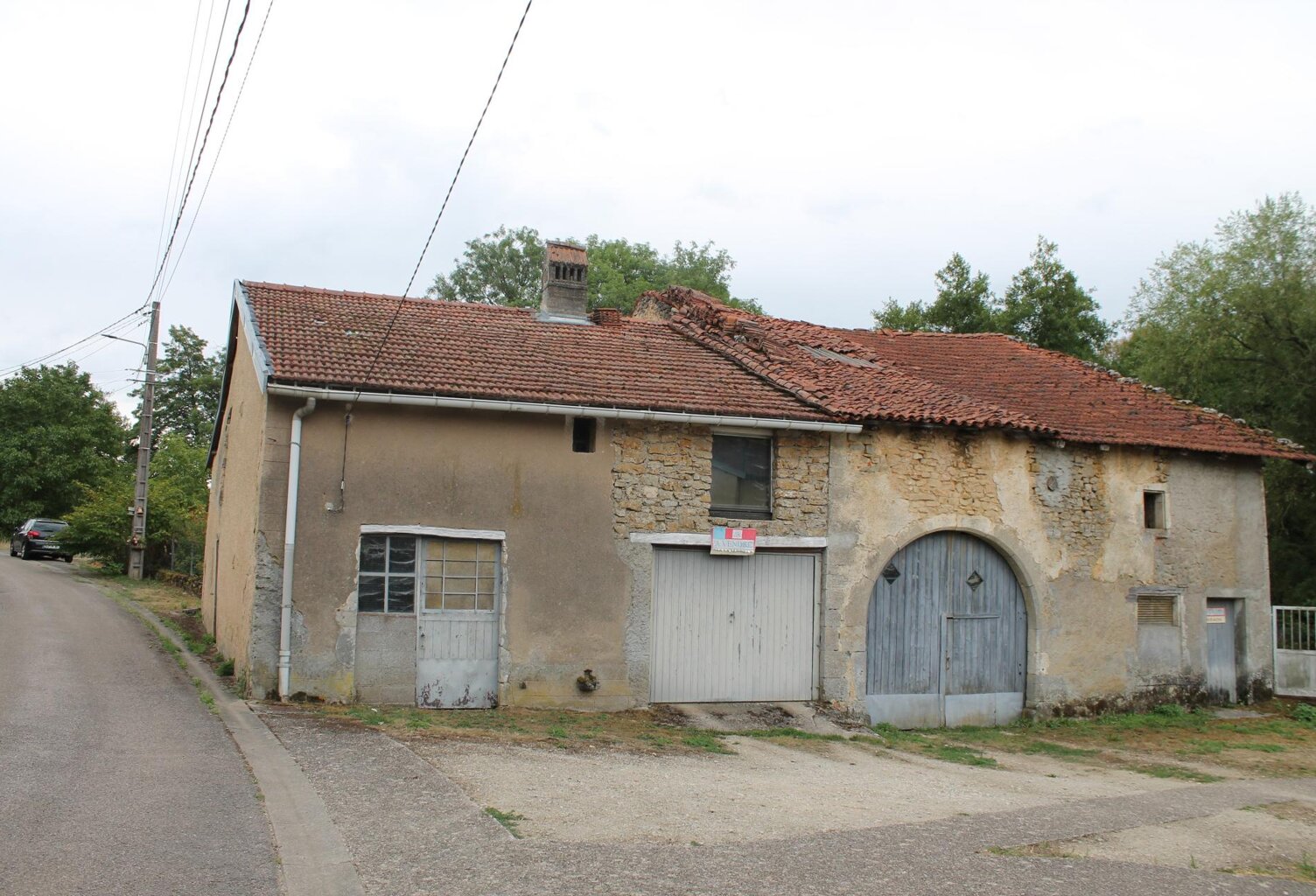 ancienne ferme à renover sur un terrain de 1575 m2 — photo 1