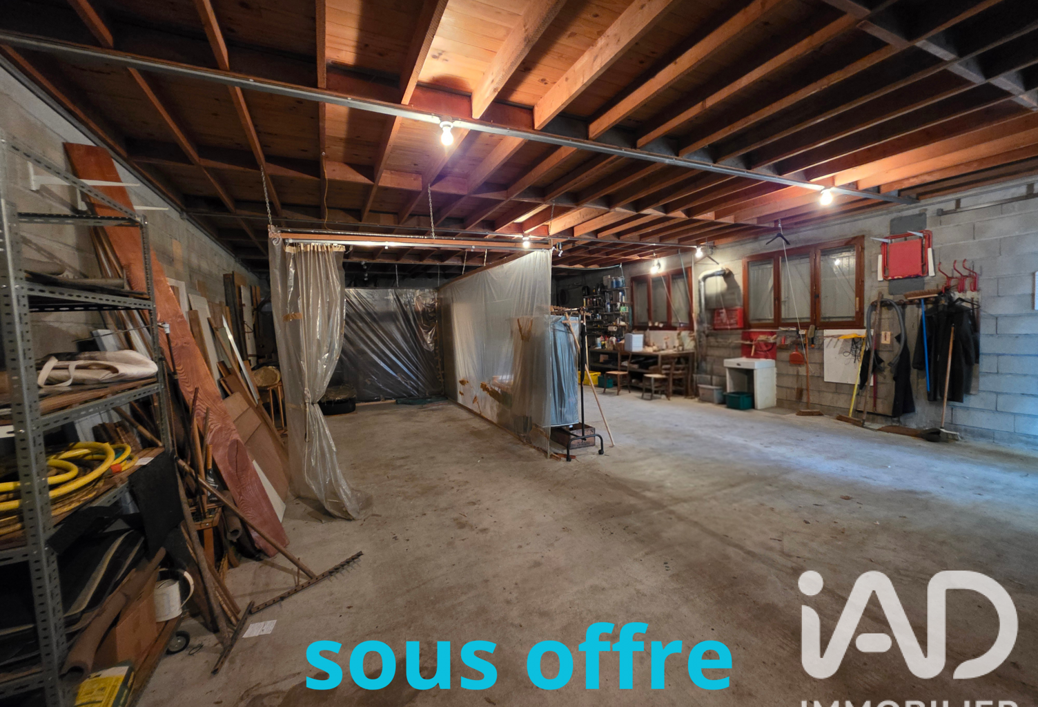 Vente Garage 124 m&sup2; — photo 1