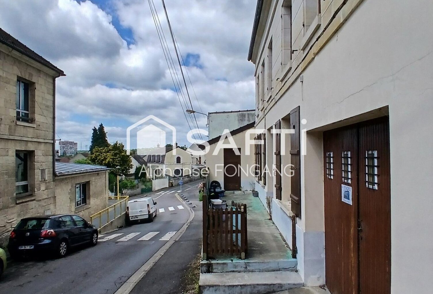 belle maison au centre de montataire avec beaucoup de potentiel avec un beau rapport qualité prix avec une possibilité d'y faire trois logements pour des investisseurs et les marchands des biens — photo 1