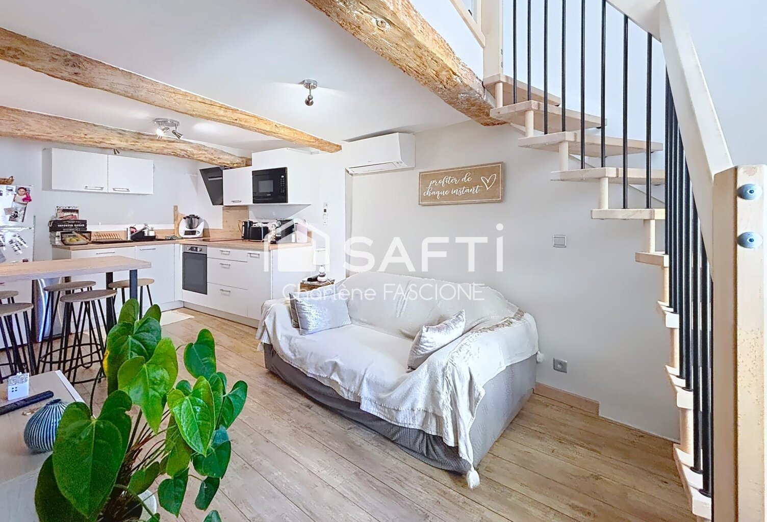 DUPLEX RÉNOVÉ AVEC CHARME  CUR DE LORGUES — photo 1