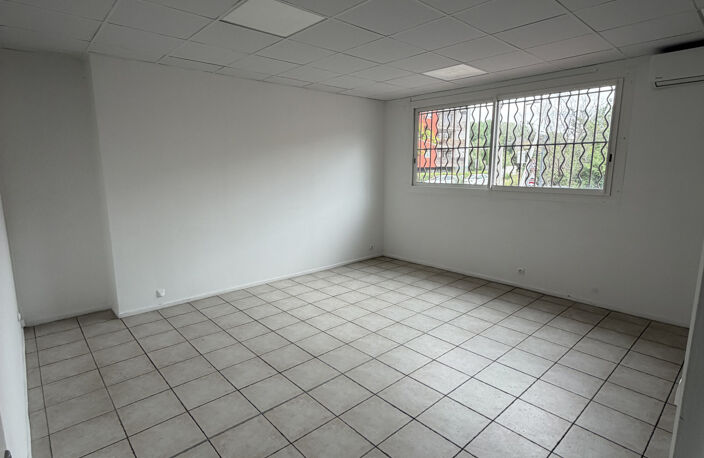 Bureaux professionnels de 85 m2   Parking privatif   Route des Milles, Aix-en-Provence — photo 5