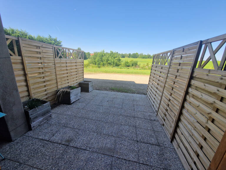 LOCATION ECULLY 69130 STUDIO MEUBLE TERRASSE PARKING PROCHE TRANSPORTS — photo 1