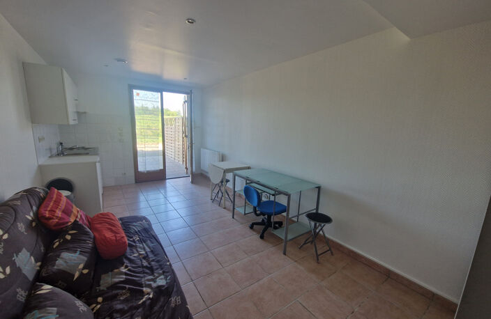 LOCATION ECULLY 69130 STUDIO MEUBLE TERRASSE PARKING PROCHE TRANSPORTS — photo 2