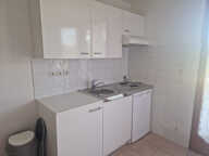 LOCATION ECULLY 69130 STUDIO MEUBLE TERRASSE PARKING PROCHE TRANSPORTS — photo 4