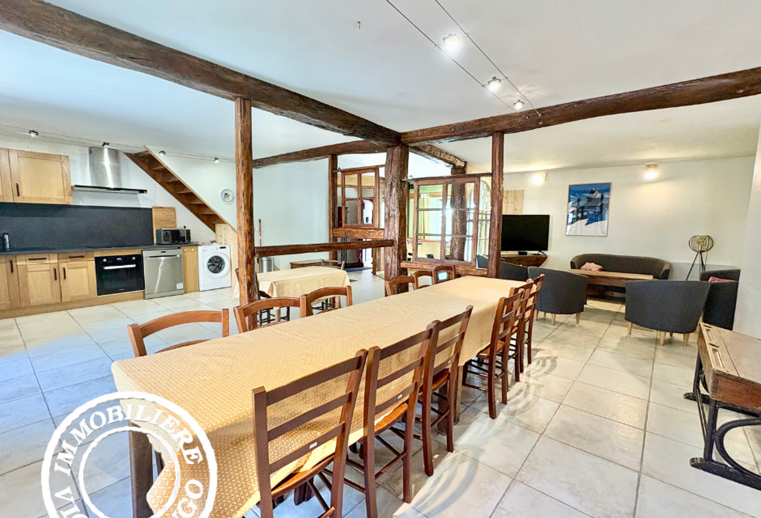 À VENDRE   APPARTEMENT ET MURS COMMERCIAUX AU CŒUR DU VILLAGE DE VENOSC   LES DEUX ALPES — photo 1