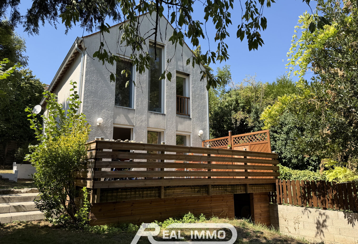 Maison familiale avec terrasse, jardin et sous-sol — photo 1