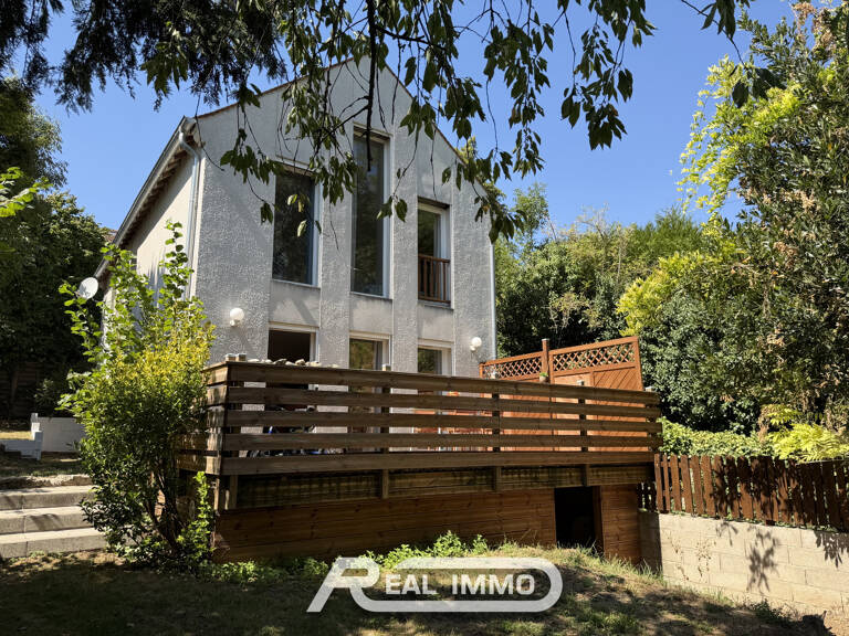 Maison familiale avec terrasse, jardin et sous-sol — photo 1