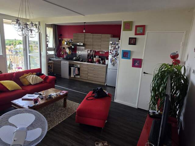 Poitiers Montgorges :A ppartement T4 . Ascenseur.Parking — photo du bien