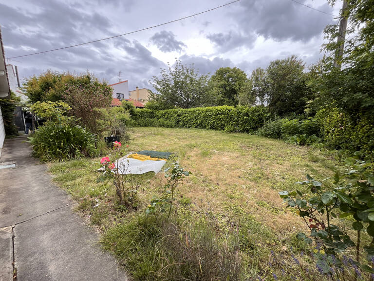HAUT CENON -- MAISON DE PLAIN-PIED À RÉNOVER AVEC JARDIN SUR — photo 1
