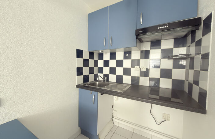 BORDEAUX   STUDIO 20 M2 AVEC PARKING EN OPTION   IDÉAL INVES — photo 4